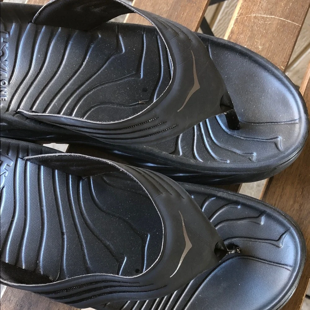 Hoka Men's Black Athletic Flip Flop New Without Tag